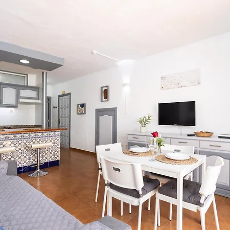 Home2book Radiant Apt, Pool & Terrace Americas * 아로나