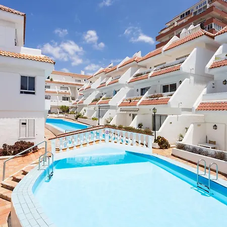 Home2book Radiant Apt, Pool & Terrace Americas 아파트 아로나