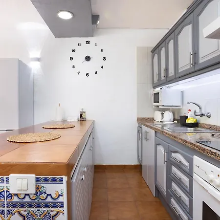 Home2book Radiant Apt, Pool & Terrace Americas * 아로나