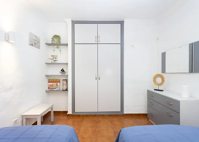 Home2book Radiant Apt, Pool & Terrace Americas 아로나