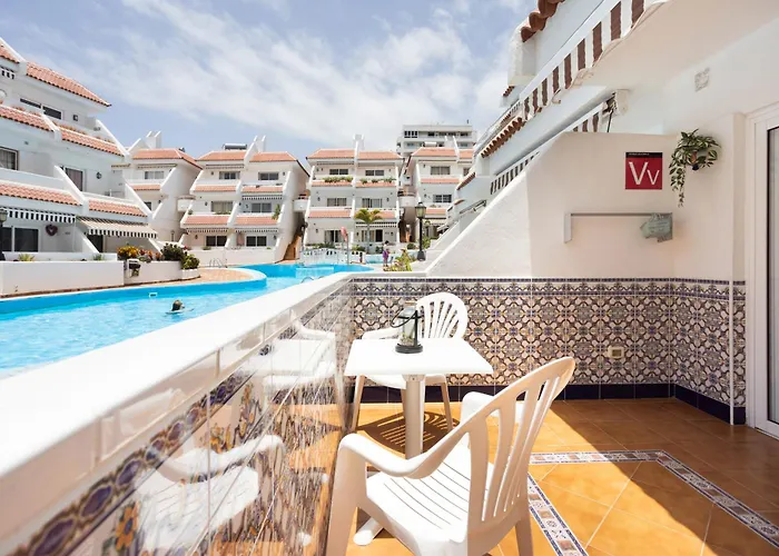 Home2book Radiant Apt, Pool & Terrace Americas 아파트 아로나