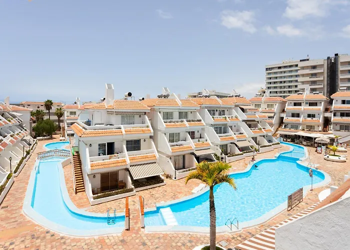 Home2book Radiant Apt, Pool & Terrace Americas 아로나