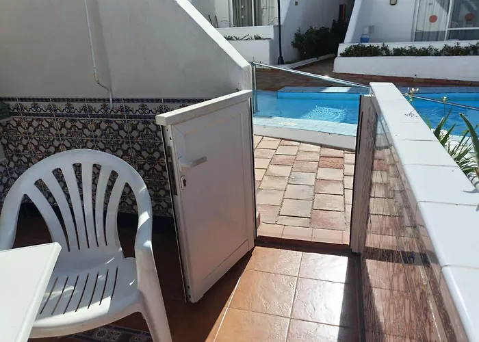 Home2book Radiant Apt, Pool & Terrace Americas 아파트 아로나